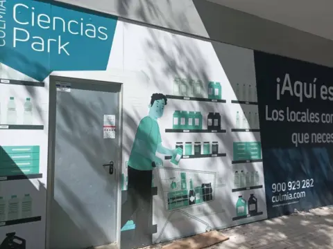 Local comercial en Avenida de las Ciencias, 1