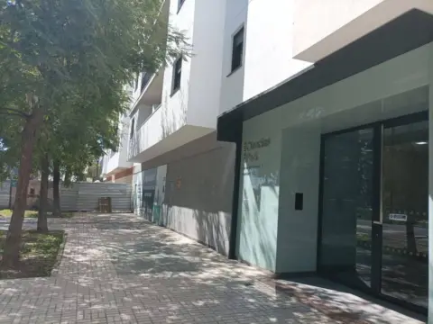Local comercial en Avenida de las Ciencias, 1