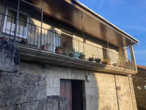 Casa rústica en A Agra (Leiro)