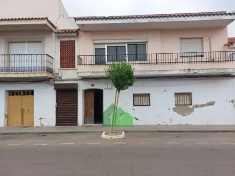 Chalet en Puebla de la Calzada