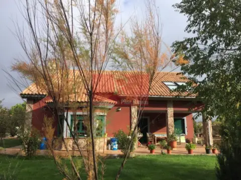 Chalet en Garrafe de Torío