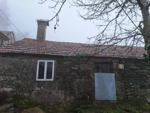 Casa rústica en A Cortella