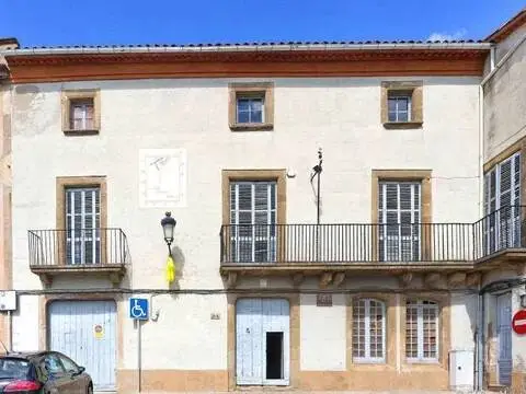 Casa adosada en Plaça de Prat de la Riba