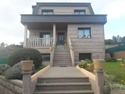 Chalet en Seixalbo-Monte-Ceboliño-Velle