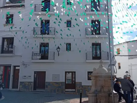 Edificio en Área de Casares