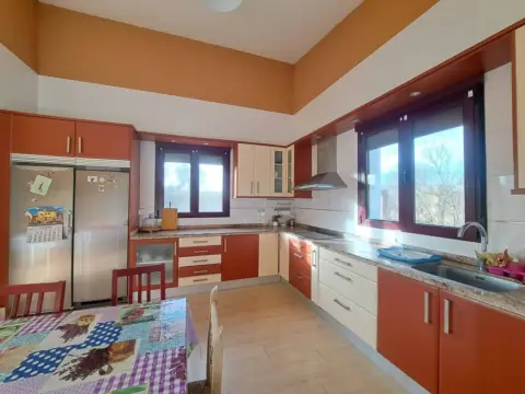 Chalet en Villalaco