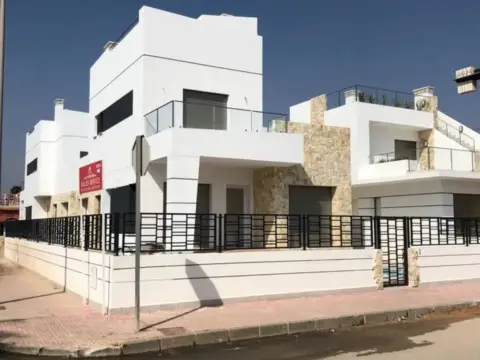 Chalet en Avenida del 13 de Octubre