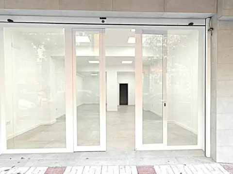 Local comercial en La Trinidad-Mármoles-Perchel Norte