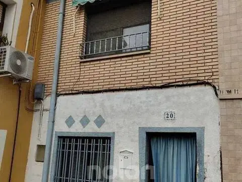 Casa adosada en Luceni