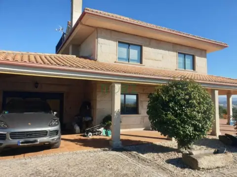 Chalet en Seixalbo-Monte-Ceboliño-Velle