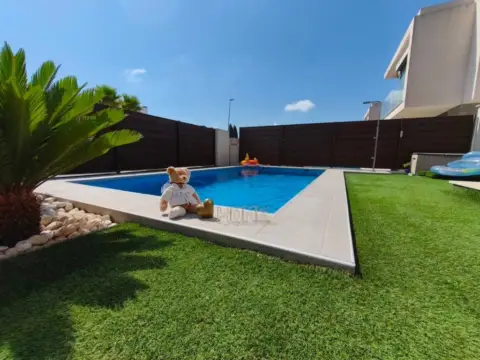 Casa adosada en Orihuela Pedanías