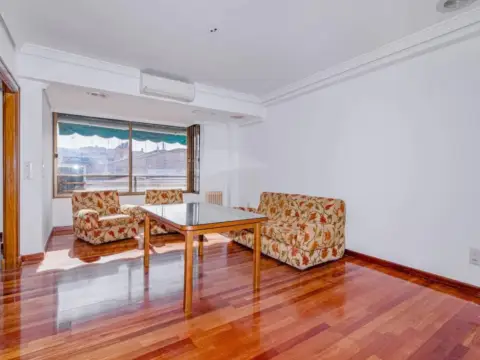 Piso en calle Tejeiro