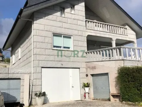 Chalet en A Barxa (Barbadás)