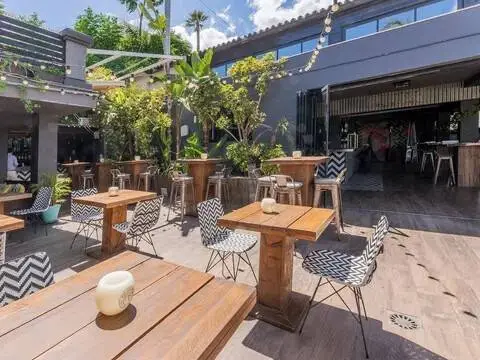 Local comercial en calle de los Jazmines