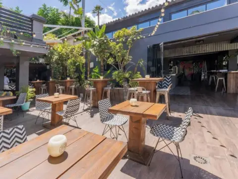 Local comercial en calle de los Jazmines