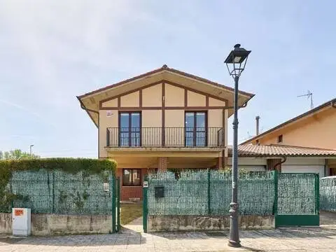 Casa en Iruña de Oca - Iruña Oka