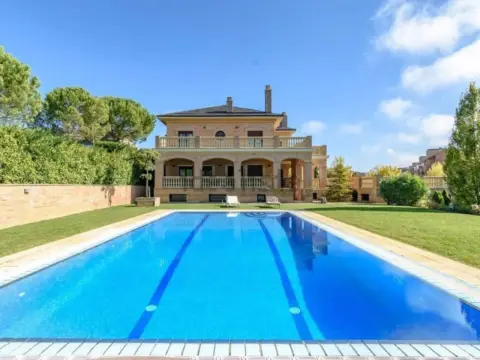 Chalet en Valle de Egüés - Eguesibar