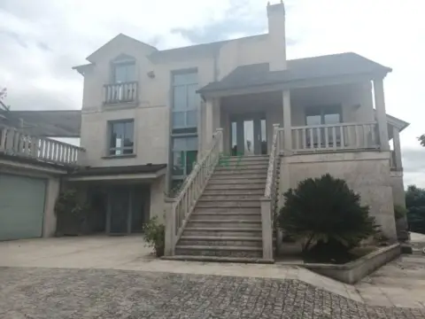 Chalet en A Barxa (Barbadás)