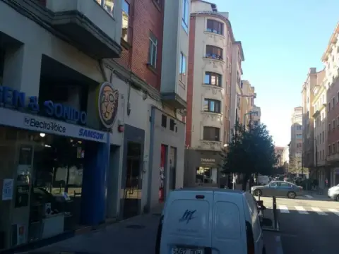 Local comercial en Ensanches - Zabalguneak