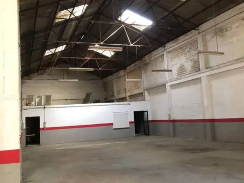 Nave industrial en calle del Barrial
