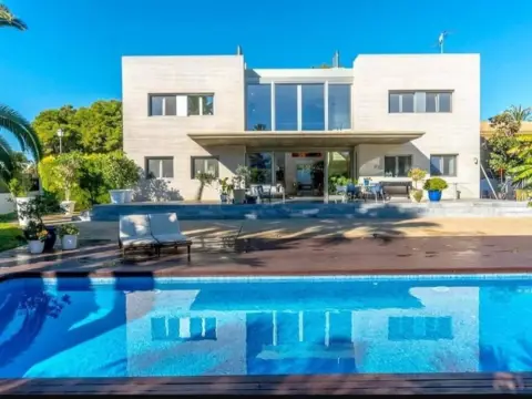 Casa en Dehesa de Campoamor-Aguamarina