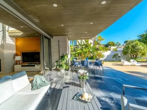 Casa en Dehesa de Campoamor-Aguamarina