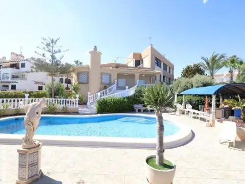 Casa en Cabo Roig-La Zenia-La Regia