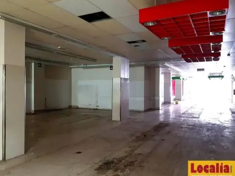 Local comercial en Los Corrales de Buelna