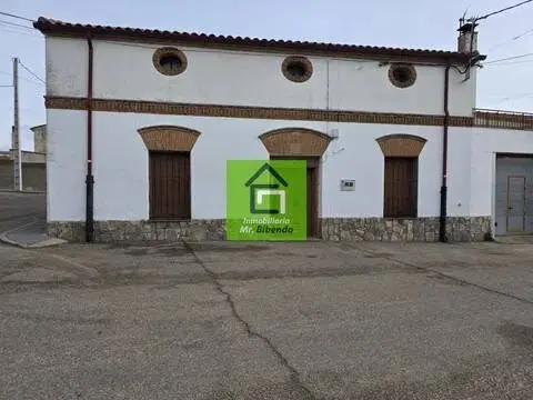 Casa adosada en Coreses