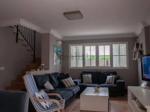 Casa adosada en Carrer dels Lliris