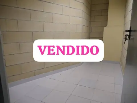 Almacén en Karlos I.aren Hiribidea, 11