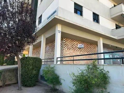Local comercial en Recinto Ferial-Circunvalación-La Vega