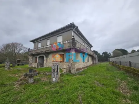 Casa en Amoeiro