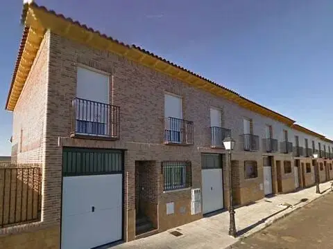 Casa adosada en Novés