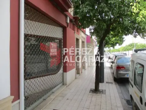 Local comercial en Avenida del Fray Albino