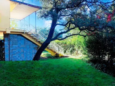 Casa pareada en calle Paseo de los Parques, nº 31