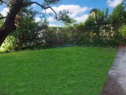 Casa pareada en calle Paseo de los Parques, nº 31