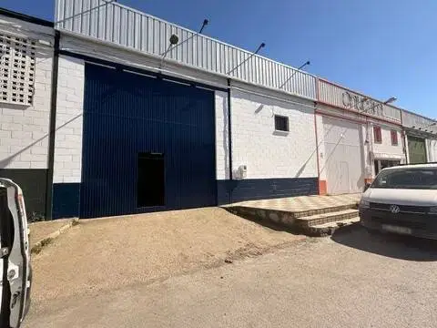 Nave industrial en Nuevo Parque-Los Rosales-Tráfico Pesado