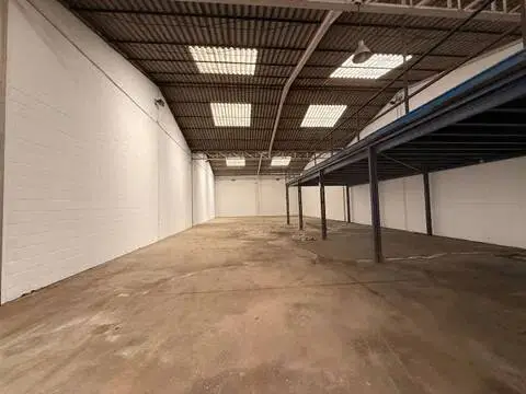 Nave industrial en Nuevo Parque-Los Rosales-Tráfico Pesado