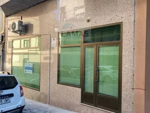 Local comercial en calle del Río Ebro