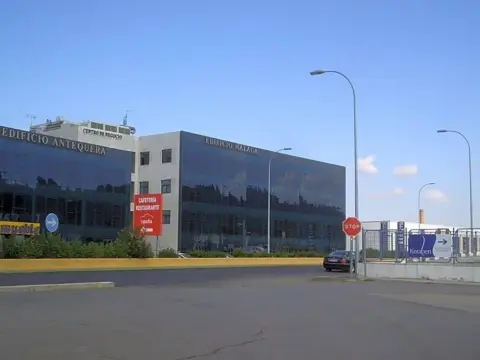 Local comercial en Zona Cueva de Menga