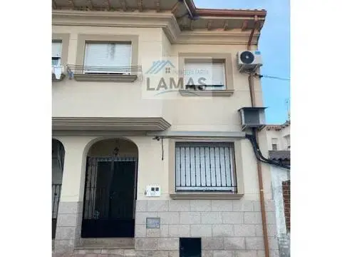 Casa adosada en calle de Camilo José Cela