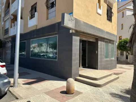Local comercial en calle Mariano Hernandez Caro, 29