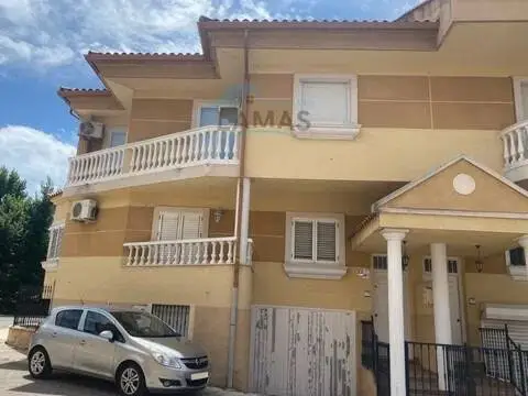 Casa adosada en Navalmoral de la Mata