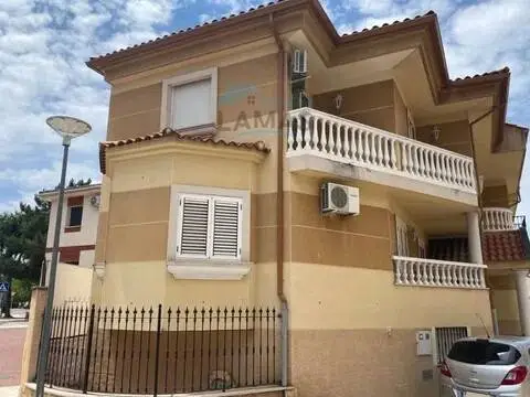 Casa adosada en Navalmoral de la Mata