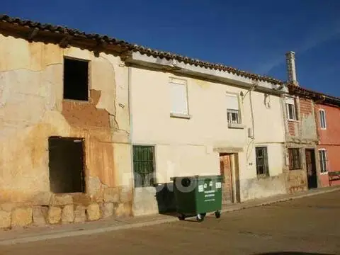Casa adosada en Palacios de Riopisuerga