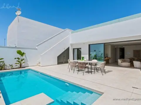 Chalet en Los Alcázares