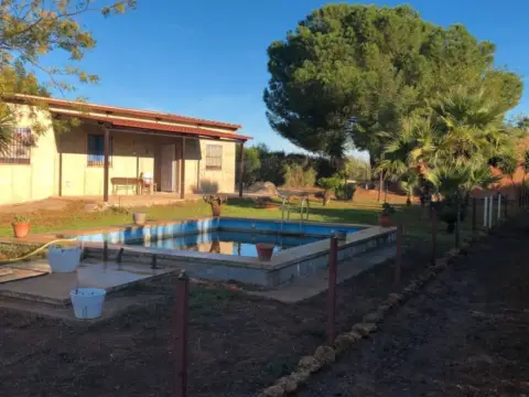 Casa rústica en Villanueva del Ariscal