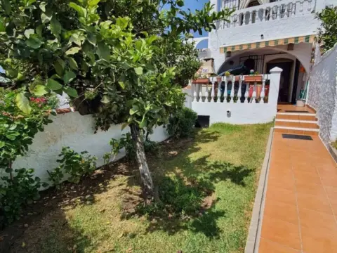 Casa adosada en calle del Pueblo
