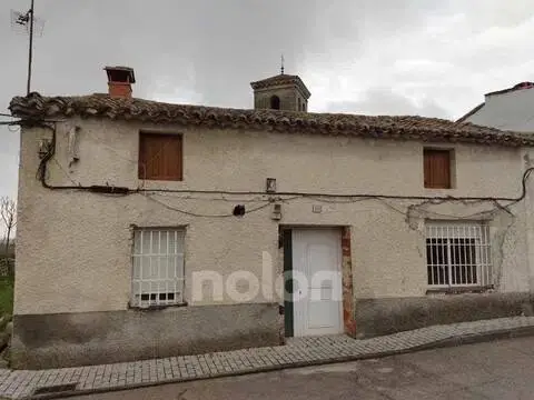 Casa adosada en Paredes de Escalona